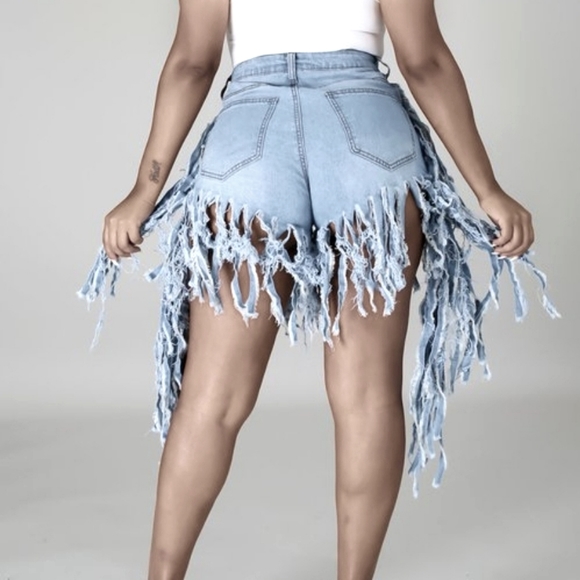 Frayed Denim Shorts - Picture 4 of 5
